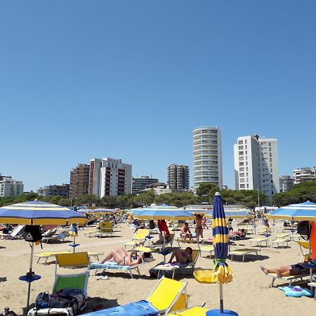 Lucerna Apartments at Sabbiadoro Beach Lignano Sabbiadoro Exterior foto