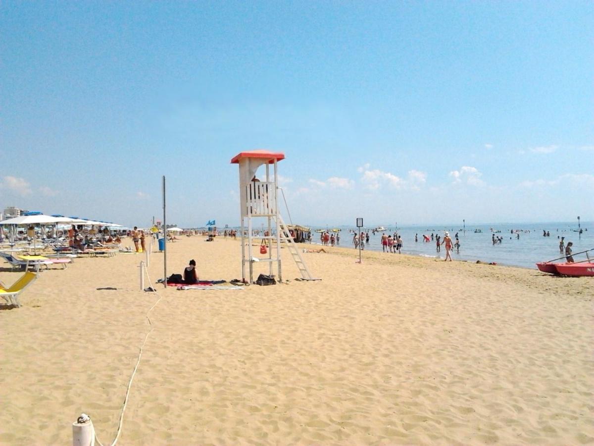 Lucerna Apartments at Sabbiadoro Beach Lignano Sabbiadoro Exterior foto