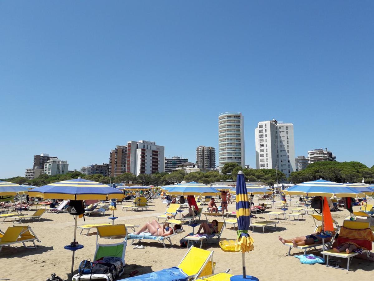 Lucerna Apartments at Sabbiadoro Beach Lignano Sabbiadoro Exterior foto